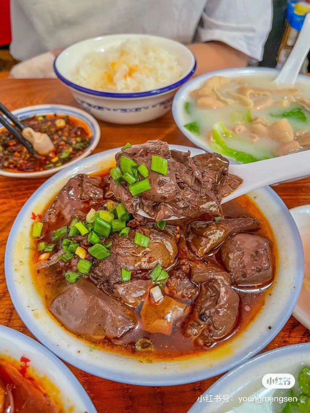 乐山30家苍蝇馆子，我不允许你还没吃过！