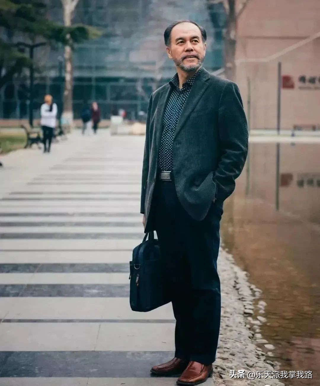 中小学教师穿着：穿搭百变图鉴，结合身材长相，协调色调，加分多