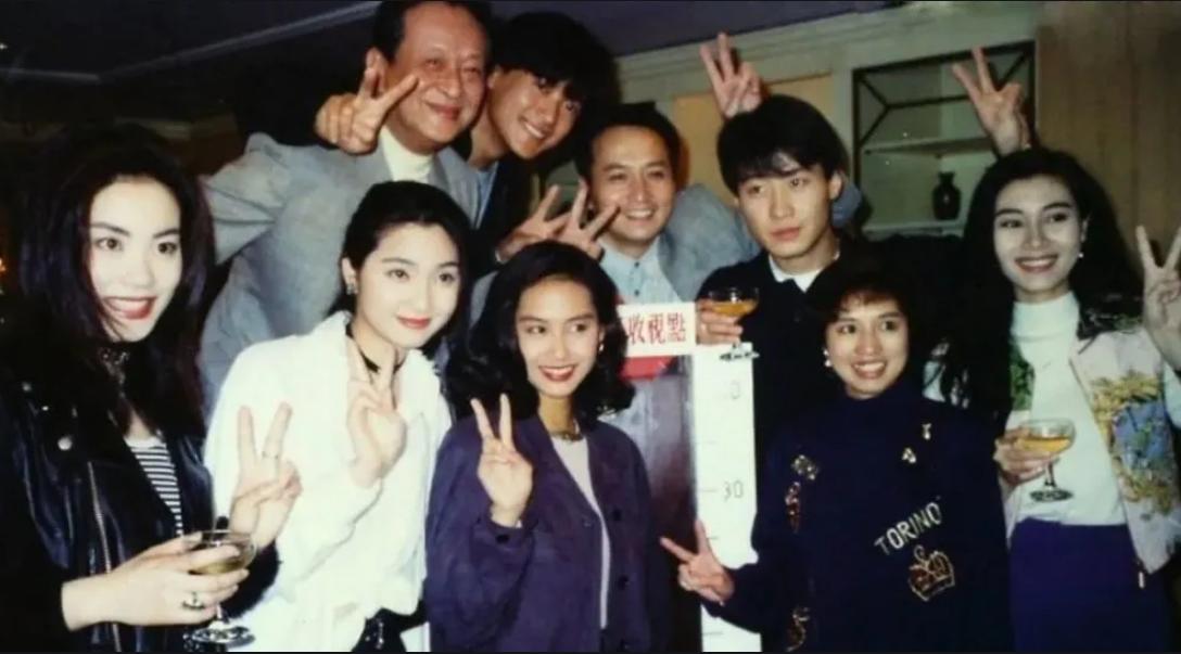 张丹峰洪欣风波后首次合体亮相,张丹峰怀柔拍戏