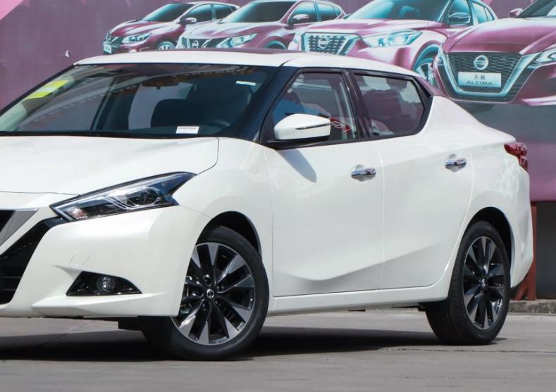 东风日产豪华老车,曾经的日产蓝鸟