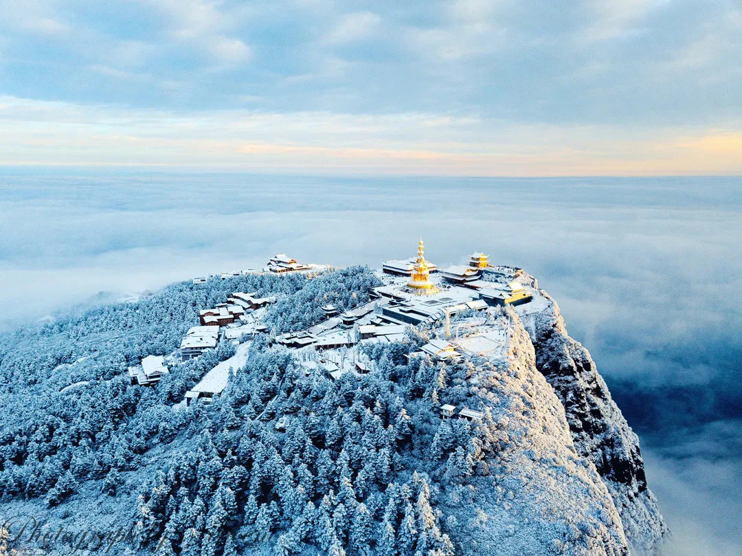 大佛峨眉山旅游景点,峨眉山最高处的景点