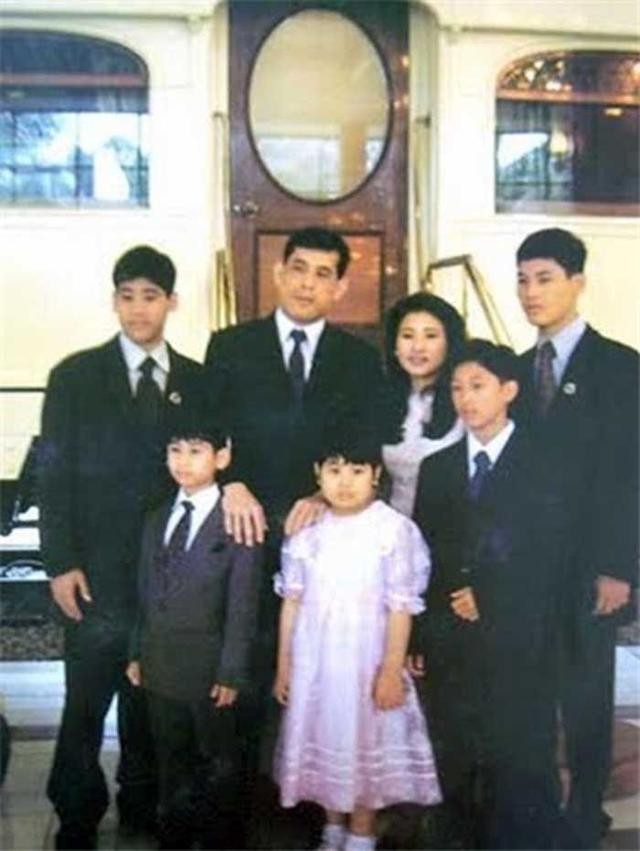 泰国二王妃及4位儿子,泰国二王妃四个儿子是泰王生的吗