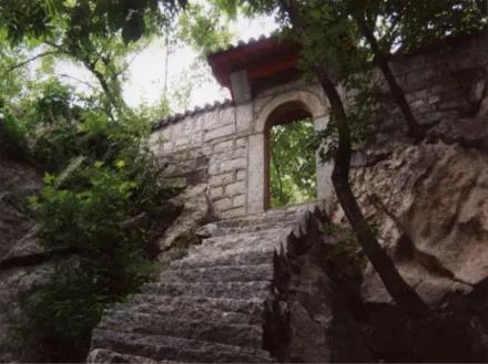 医巫闾山游览攻略,医巫闾山和凤凰山对比