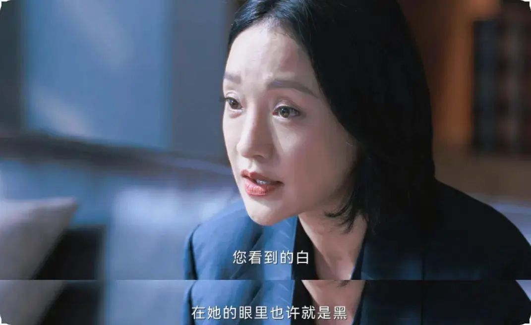 穿大牌西装背200块帆布包，混搭百元球鞋，她演女高管我服！