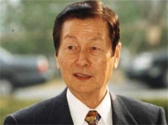 辛格浩：白手起家赚千亿，89岁还让26岁女星服务，95岁迎牢狱之灾