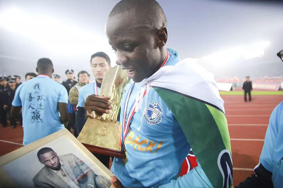 穆谢奎：打篮球出身的大连人队史第一射手，35岁还在中超名列前茅