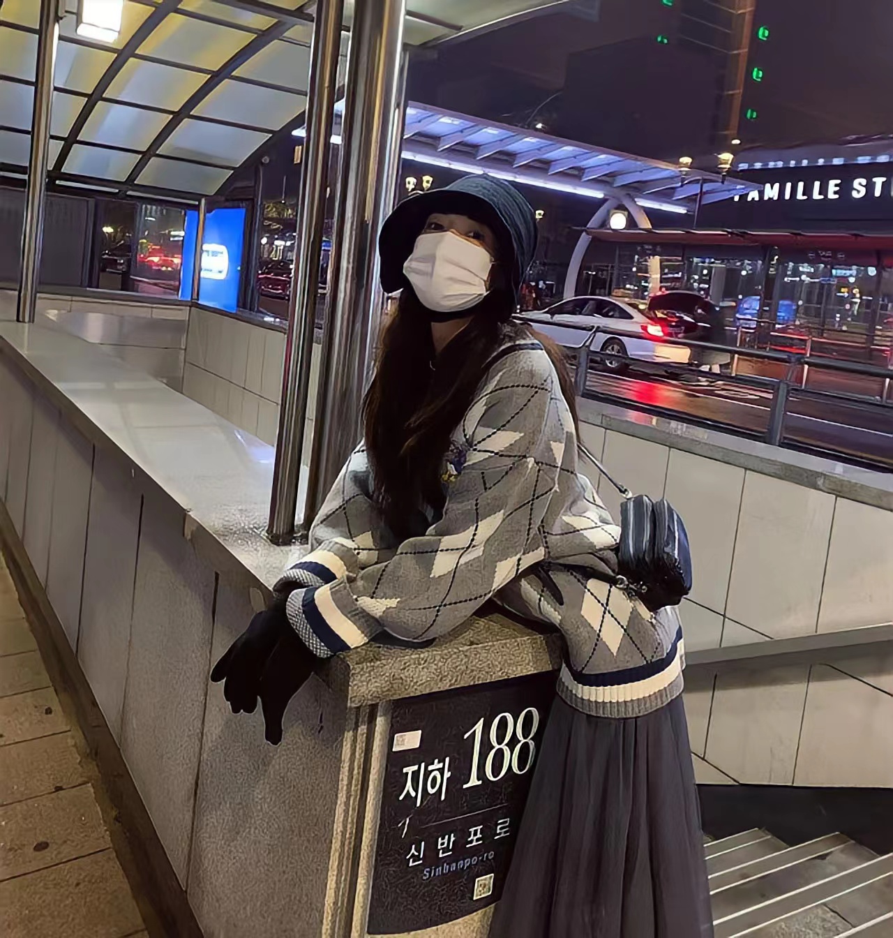 泫雅风深灰牛仔裤穿搭,土到极致就是潮穿搭儿童