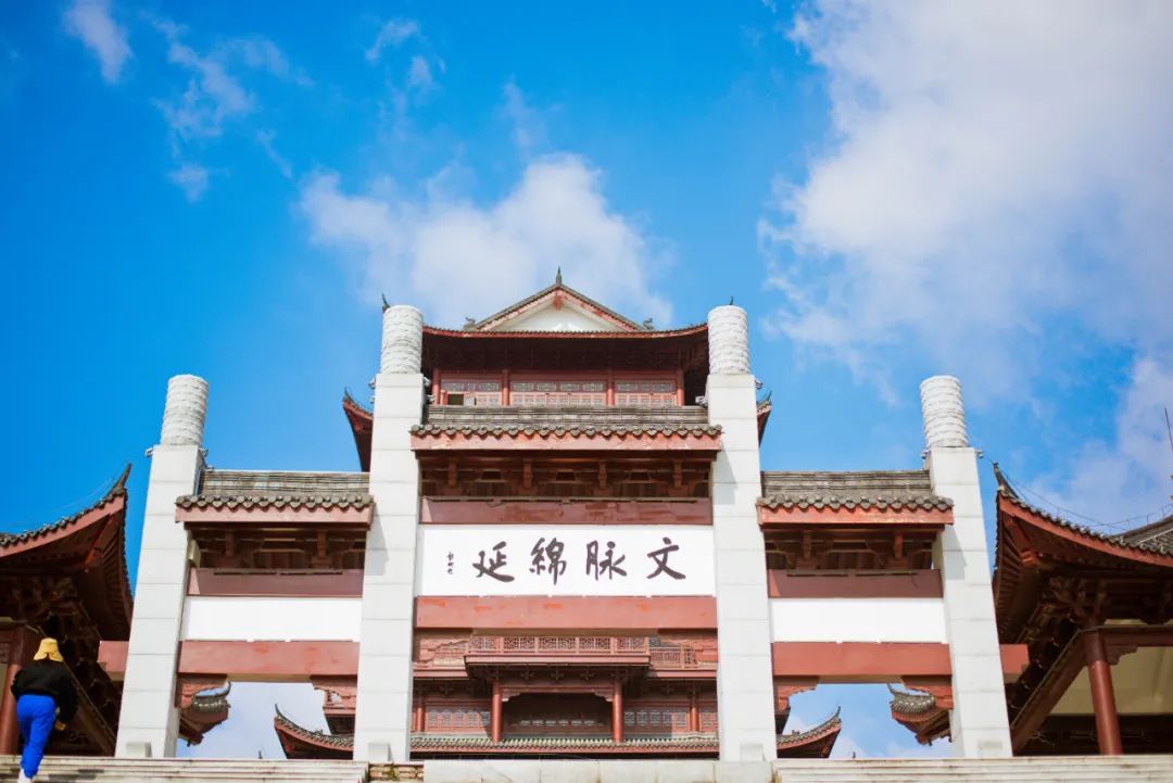 【上饶天下SHOW之铅山县】百年浮桥沧桑，百里信江画廊，辛弃疾巨雕缘何背城北望？