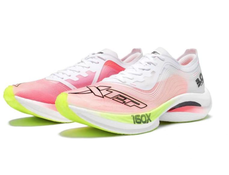 特步也崛起了！减震旋跑鞋来袭，9年结构缓震，成就夏日通勤佳品