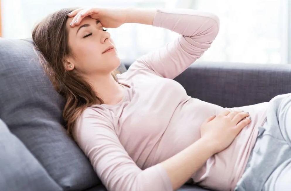 “医生，我下面有点疼，你能帮我看看吗？”一个20岁的女孩