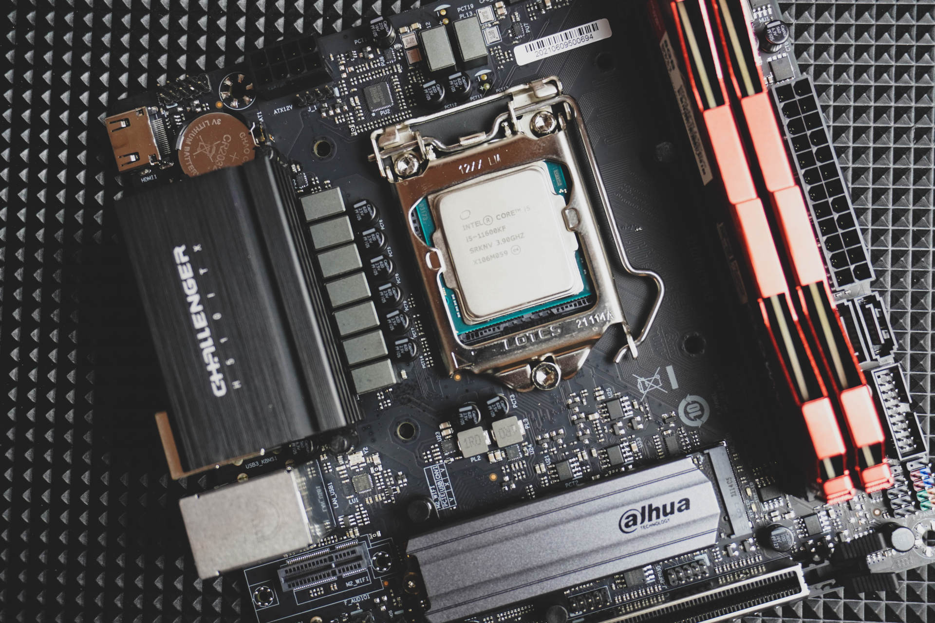 桌面空间太小怎么改造,台式机机箱越来越小