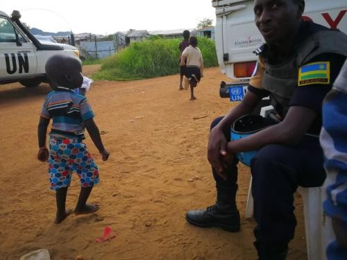 故事:非洲22岁小伙吃沙子上瘾,一天要吃五斤,身体发生怎样改变