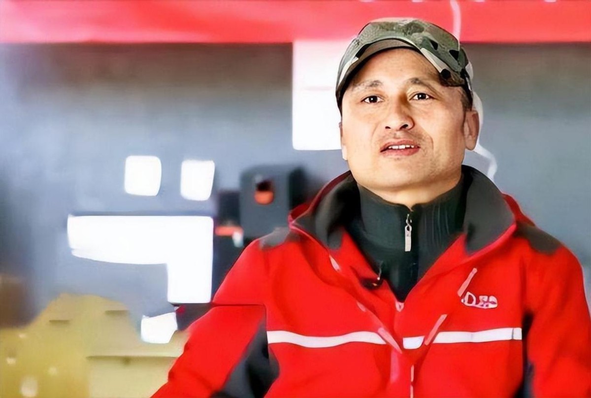 京东001号快递员辞职被拒，刘强东承诺：干够5年我给你买一套房