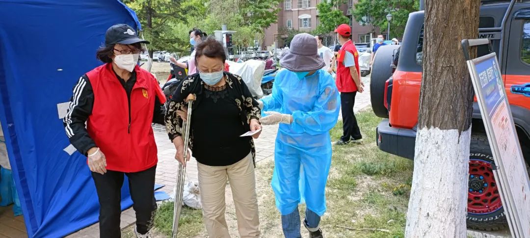 “我可以！”通州大方居封控后，医疗小分队就地上岗，撑起一方烟火