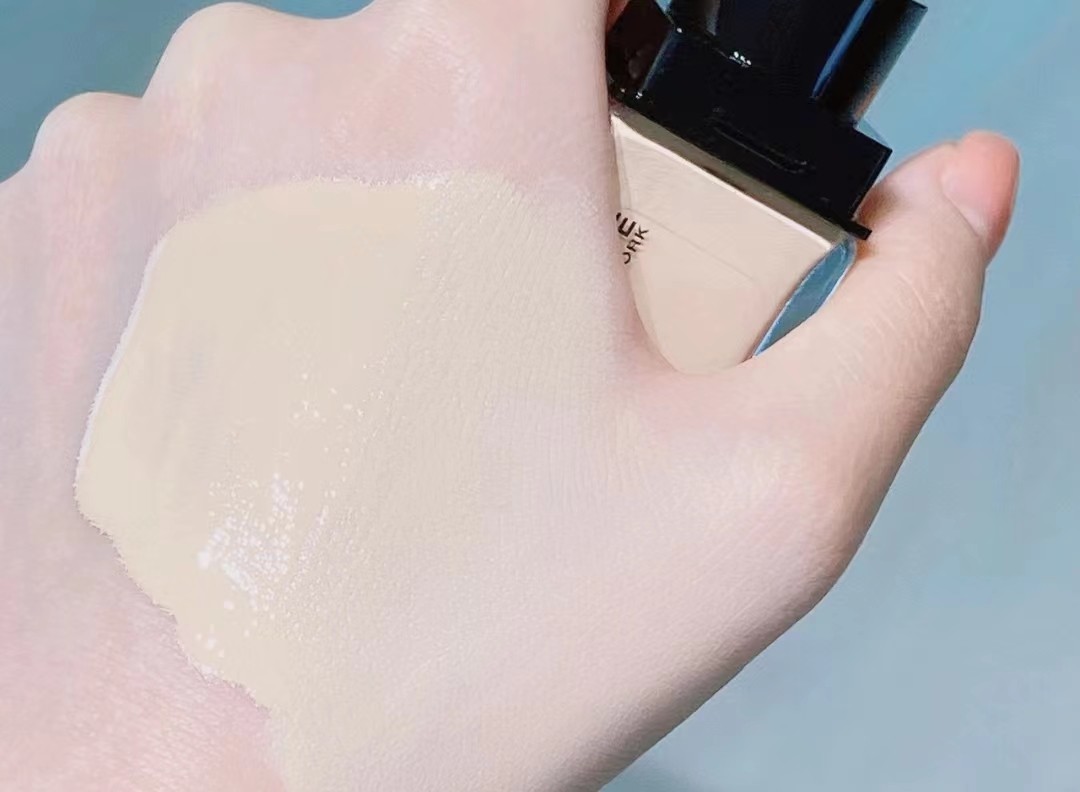 冬天混合皮用迪奥粉底用哪一款,适合干皮而且遮瑕力强一点的粉底