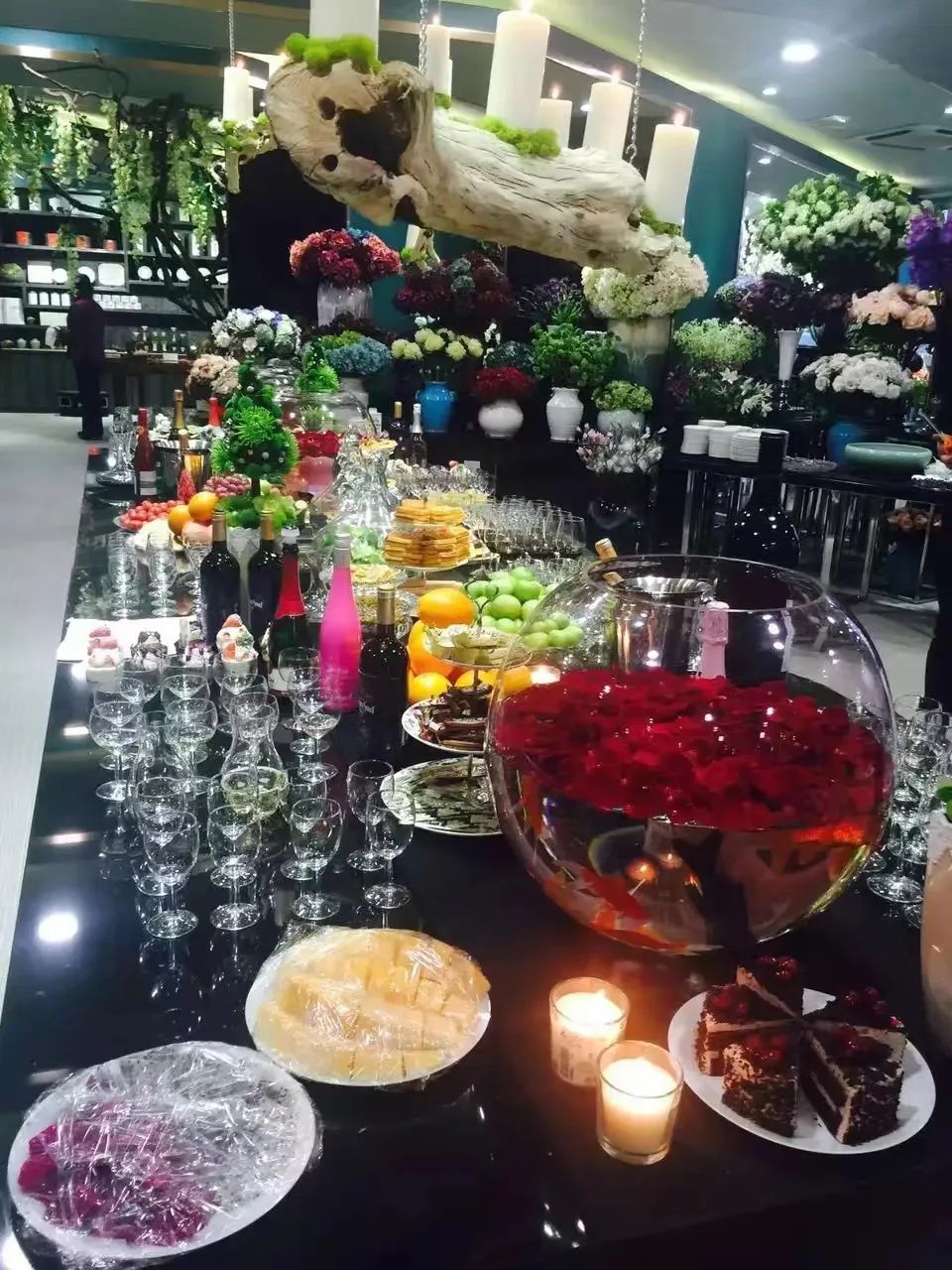 花与茶联合经营——这家500平方米的大花店，做出了一年超千万元营业额