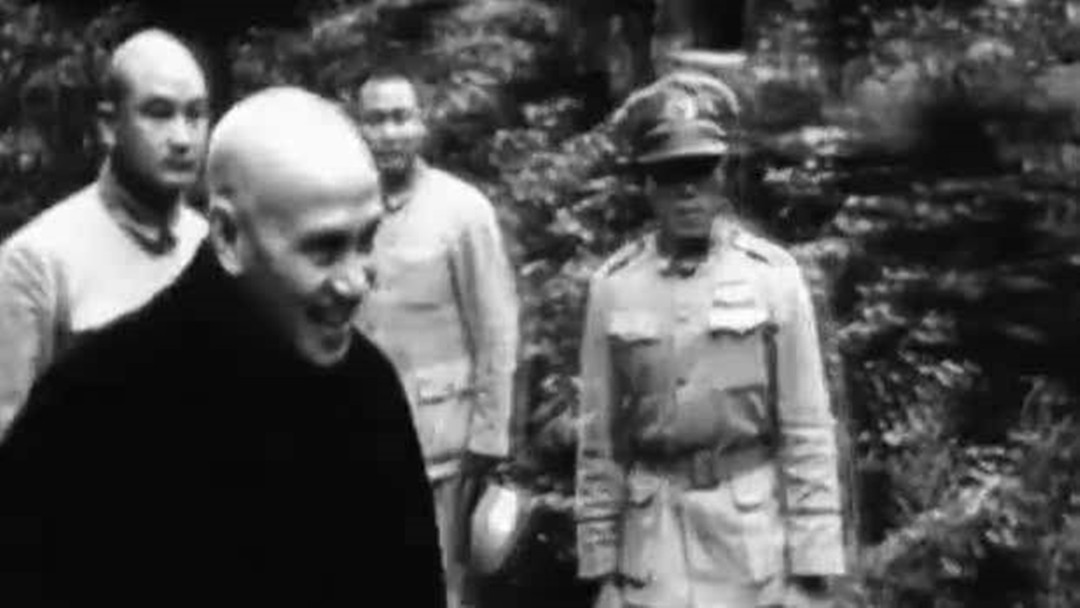 蒋介石为什么至今仍未下葬？入殓还穿七条裤子，多年以后才知原因