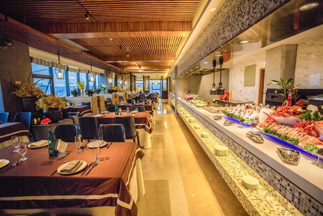 饭店有人抽烟怎么处理,有人在饭馆抽烟可以报警吗