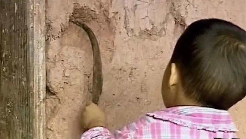 吃土上瘾是什么原因,儿童吃土的危害