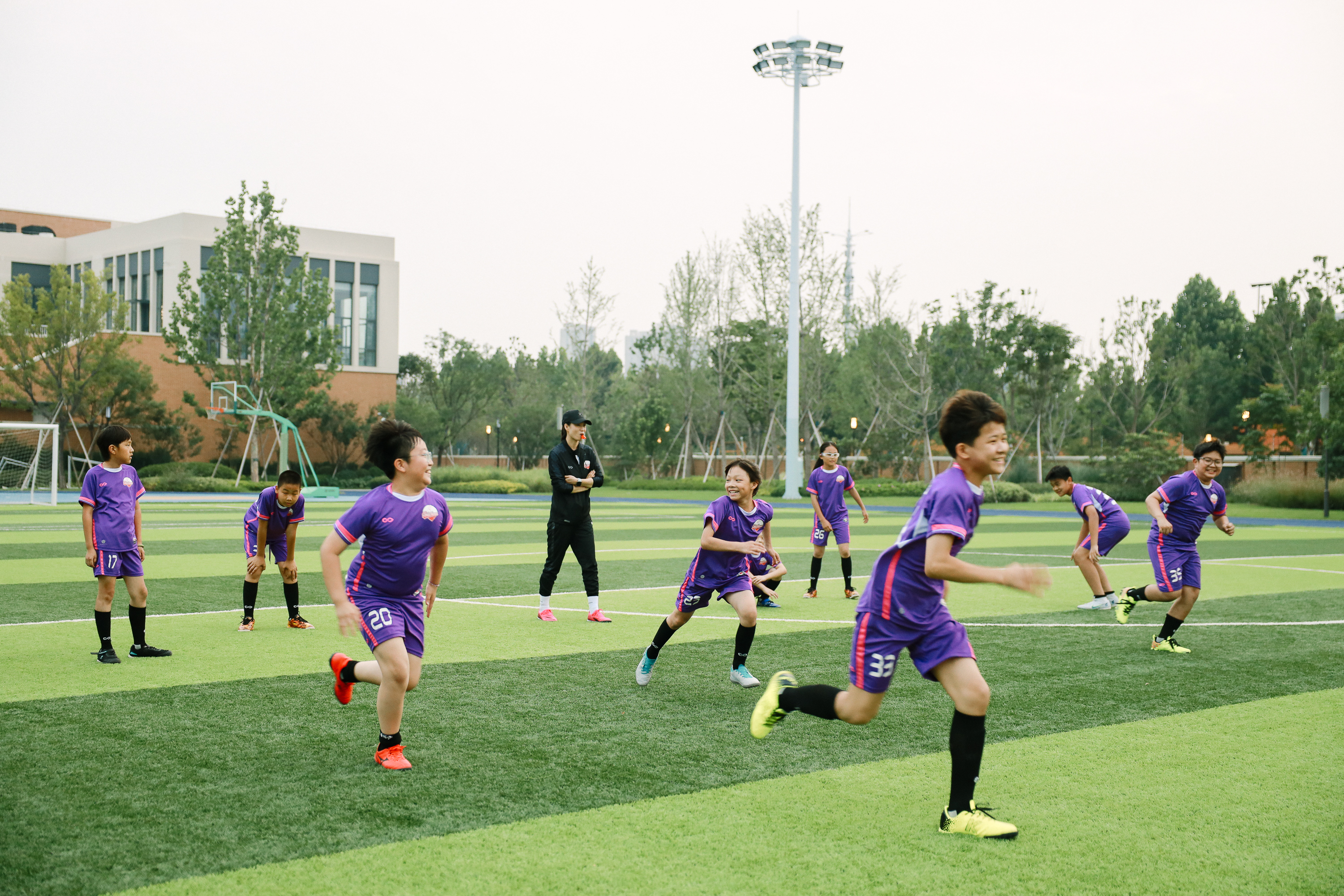 刚入足球队,刚入门踢球