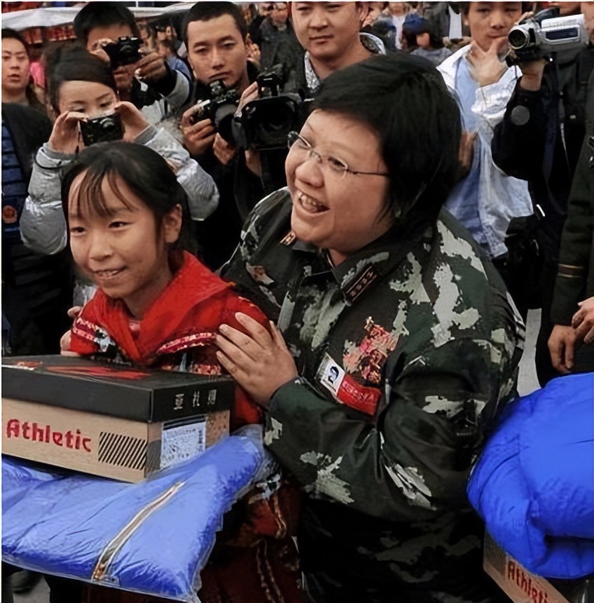 毛阿敏唱功排名,1993梅艳芳毛阿敏视频