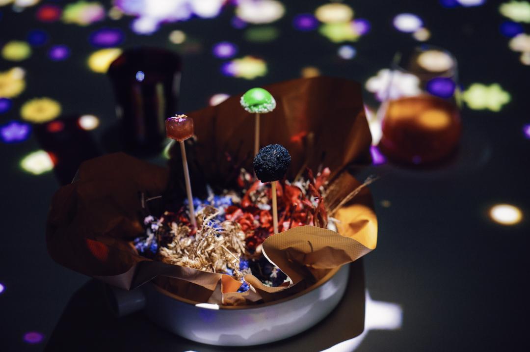 配备一星米其林黑珍珠餐厅,比米其林黑珍珠高端的餐厅