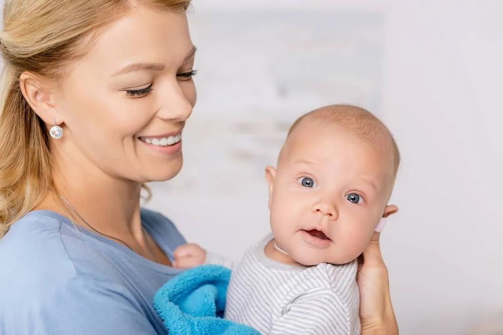 6个月宝宝听力不敏感长大会好吗,宝宝听力重度有没有可能听力正常