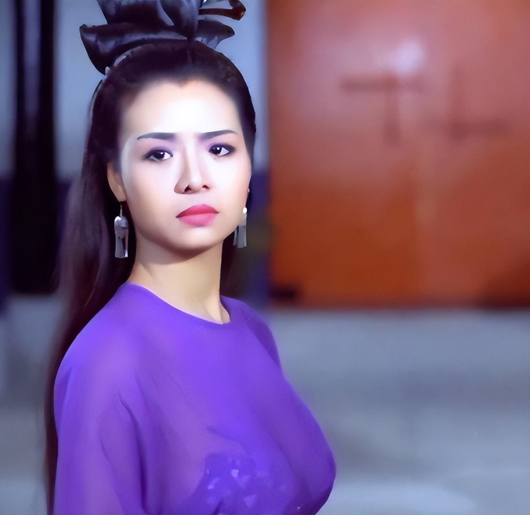 长了一张风情万种的脸下一句,看似清纯实际丰富情史女明星