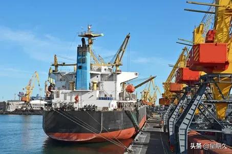 272期~船舶靠港卸货,和朋友相聚谈论自己的收入和生活让我抑郁