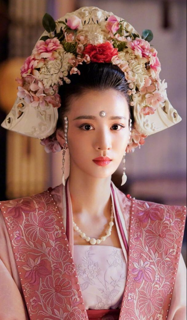 王楚然清平乐张贵妃下线片段,王楚然清平乐张贵妃雨中跳舞