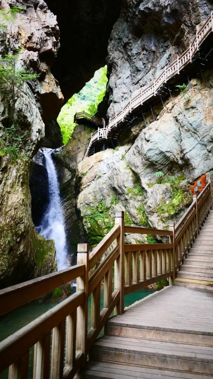 大理弥渡县天生桥风景,大理弥渡天生桥