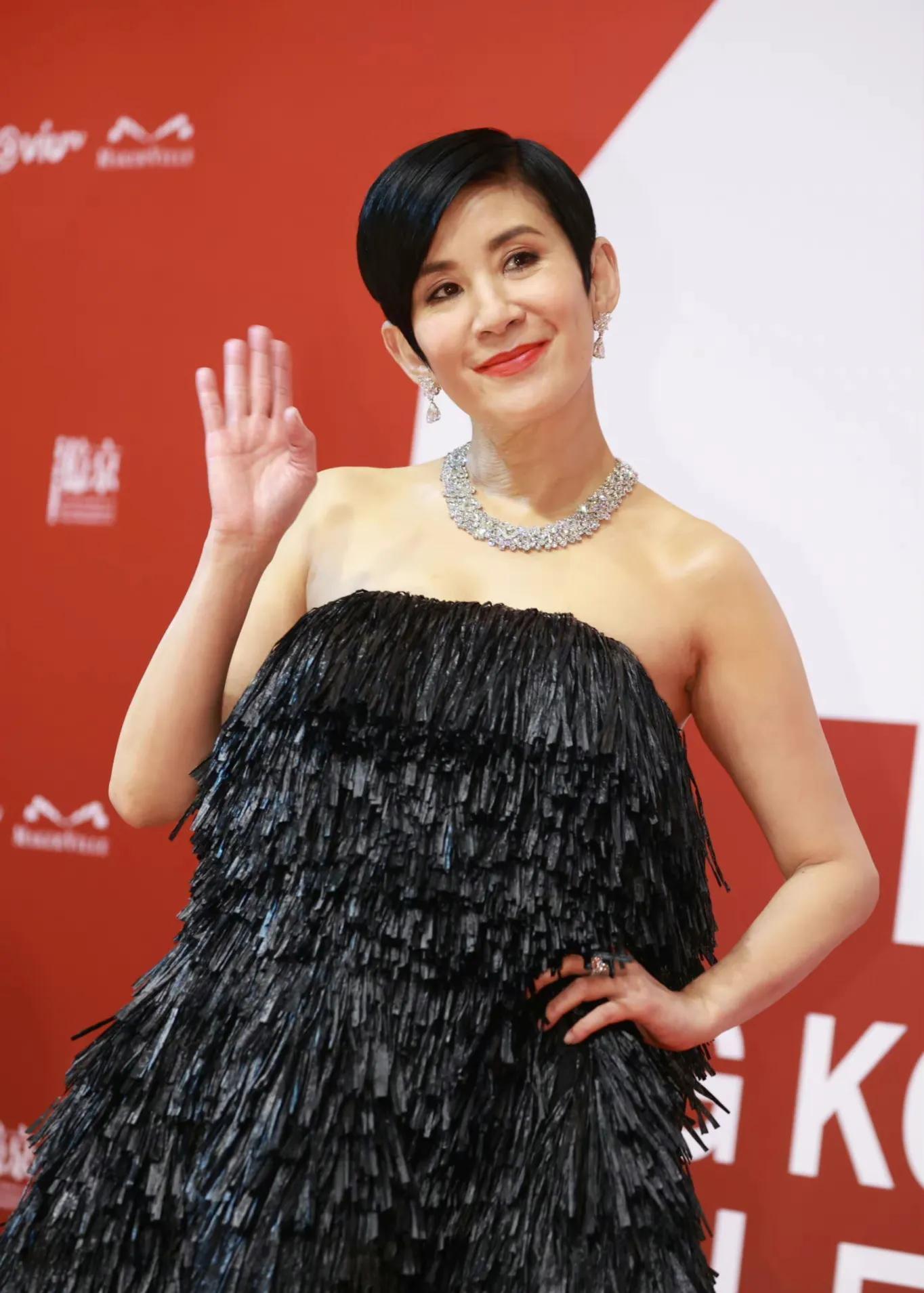 金像影后刘雅瑟获奖现场,金像红毯