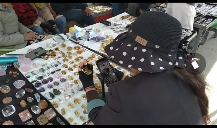 水晶现场直播带货,水晶带货直播间