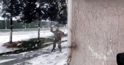 部队里打雪仗,部队打雪仗站岗