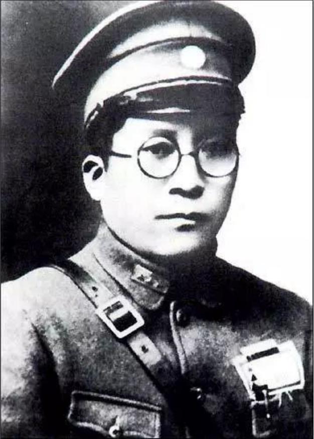 我国领导人都是如何评价蒋介石的?周总理评语中肯,毛主席最精辟