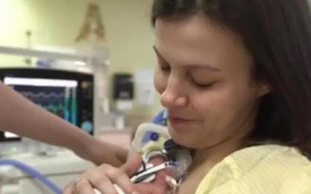 拇指姑娘出生时只有10公分,拇指姑娘出生时仅280克长大