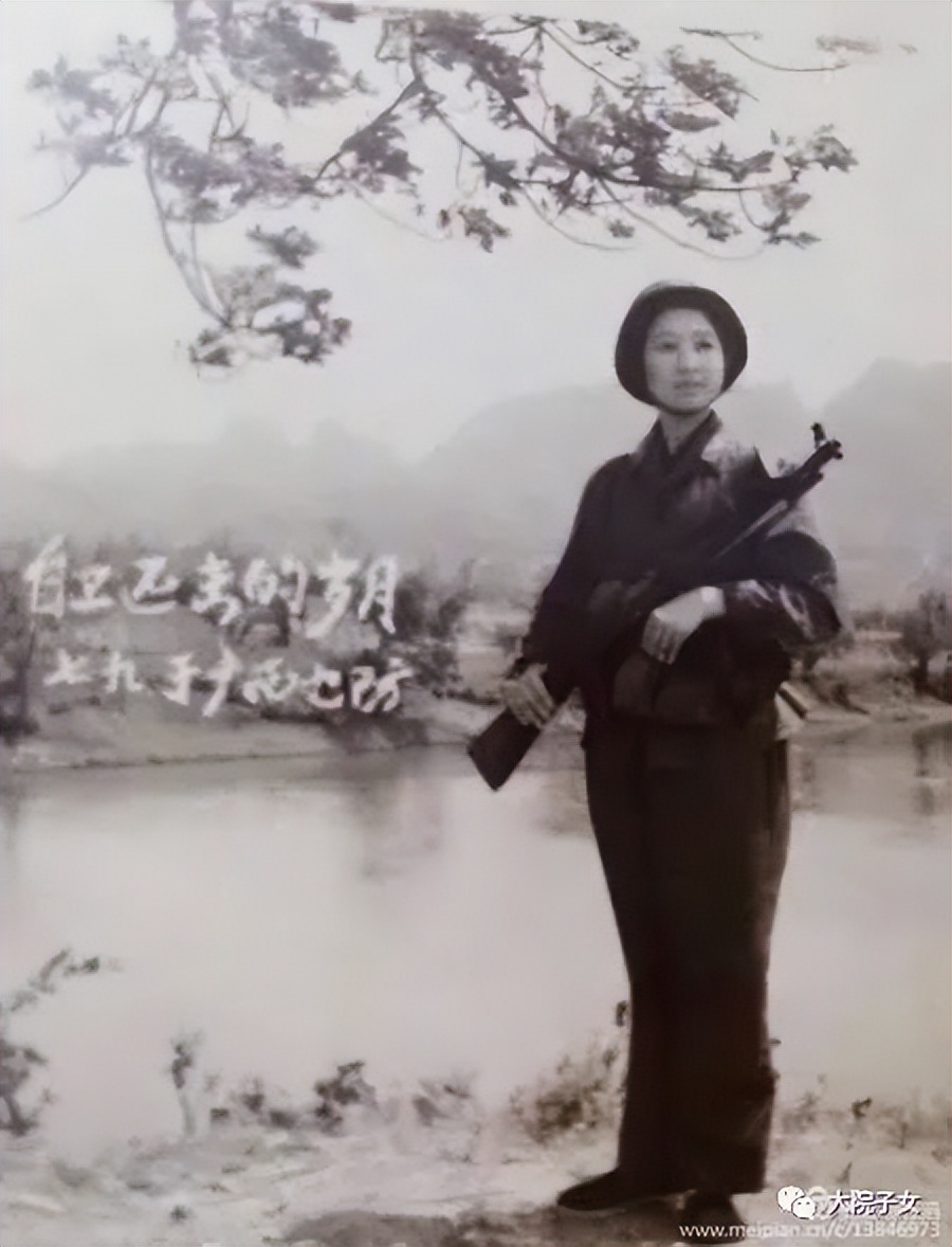 对越自卫反击战高校,向参加过自卫还击的战友们敬礼