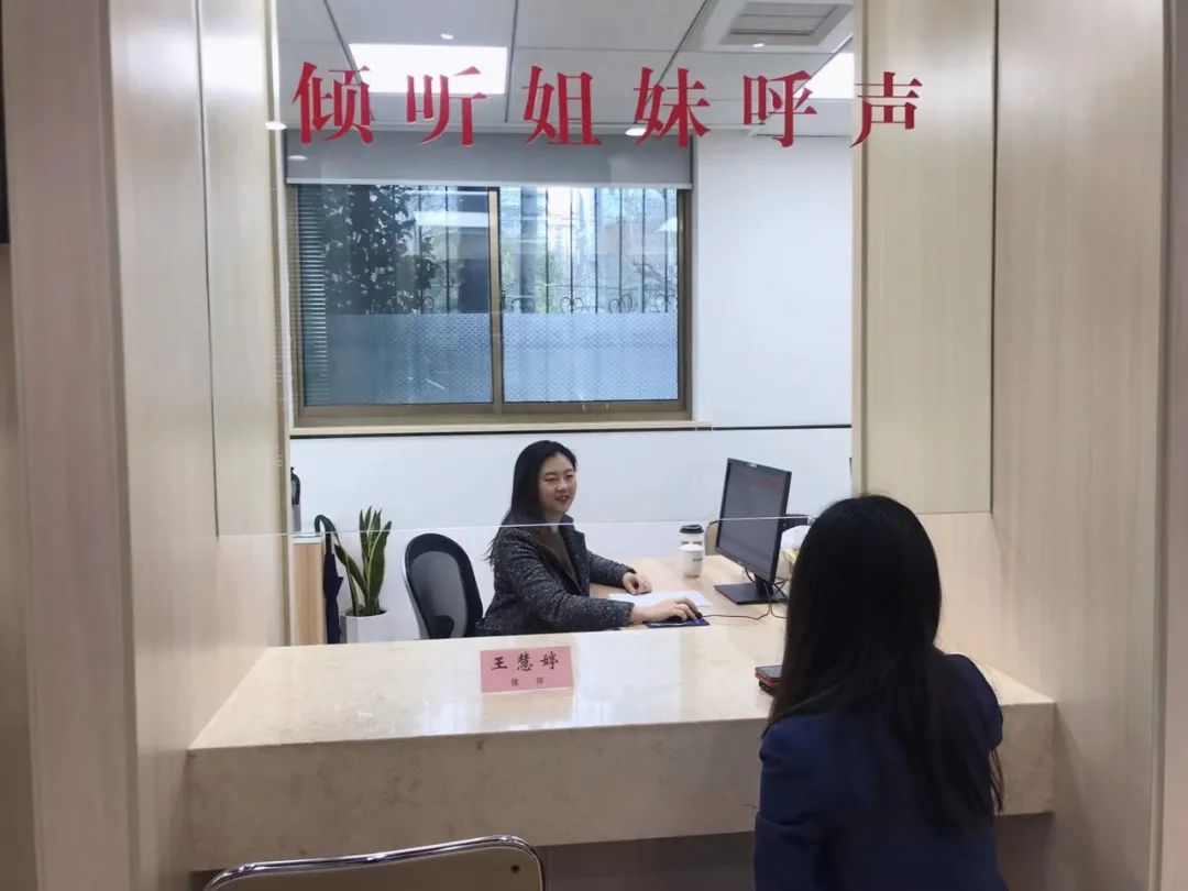 如何做一个走路带风的女人,怎么才能成为女律师