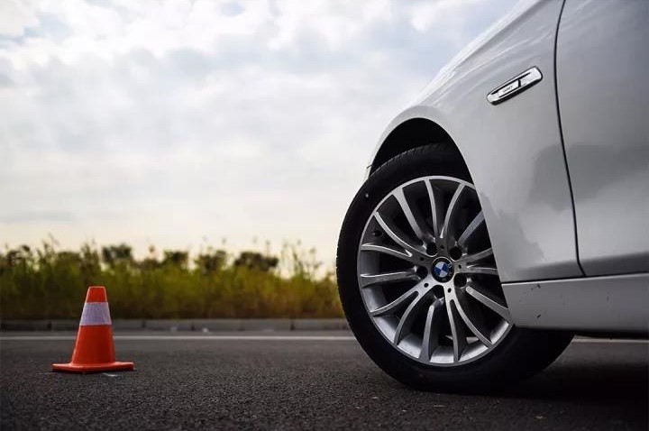 0胎压还可以继续走几百米吗,0胎压走了2公里轮胎还能用吗