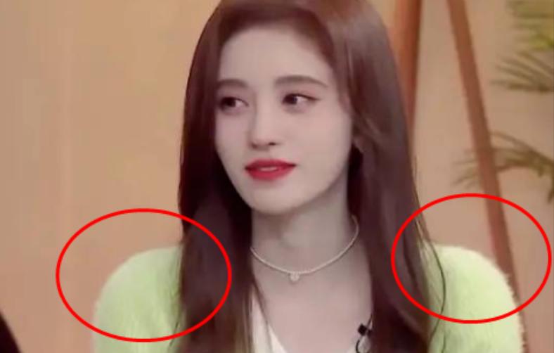 假发假臀假肌肉，半个娱乐圈“从头假到脚”，原来没什么是真的