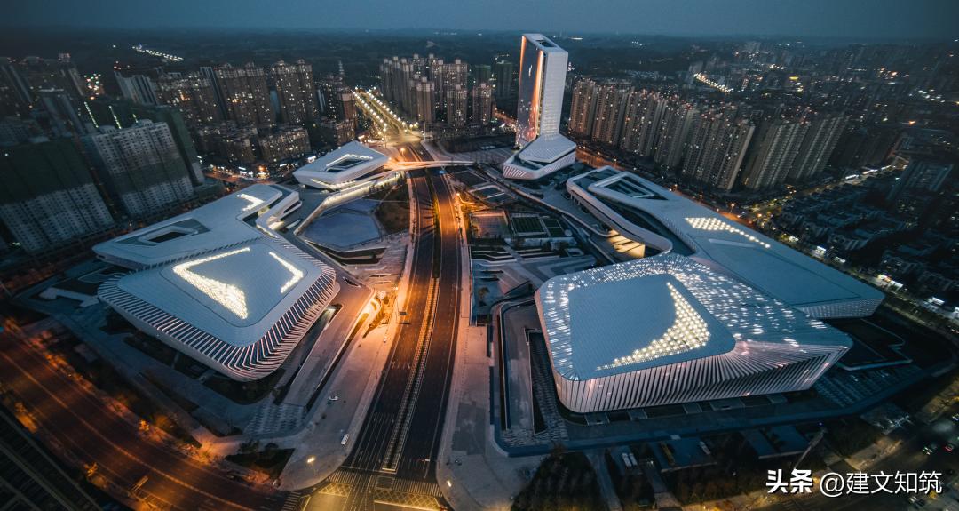 重庆龙兴体育场足球场,成都龙兴足球场