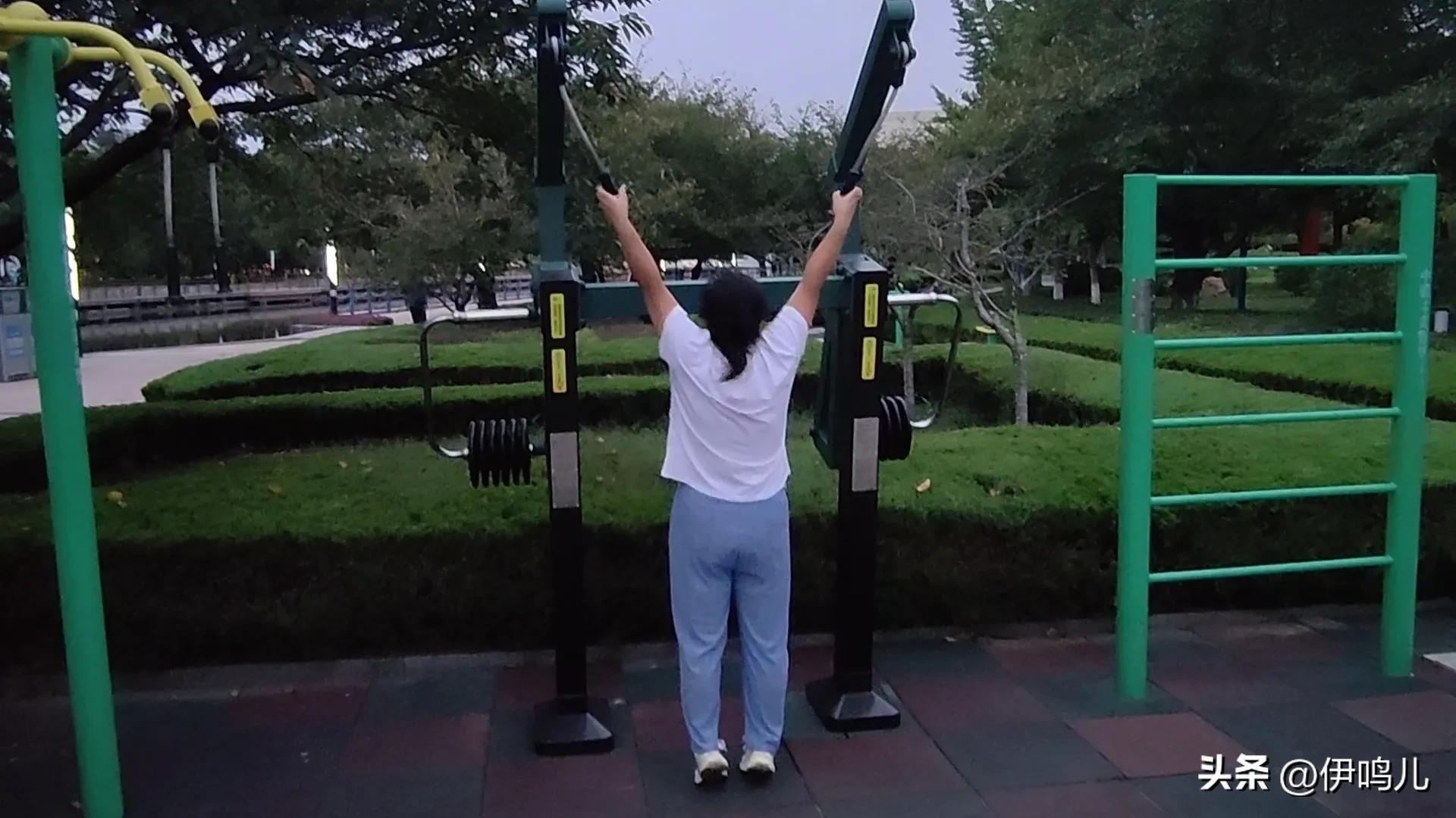 跑步时右侧肋骨下隐痛,跑步左右肋骨附近疼痛