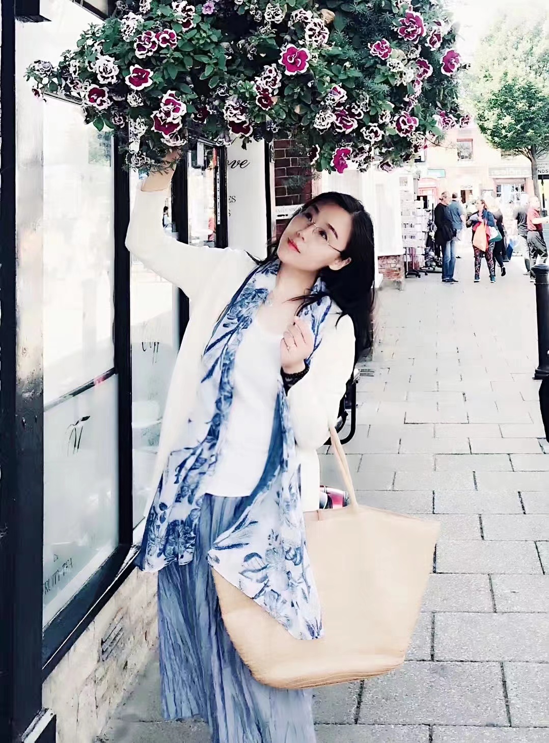 头条诗选：江苏女诗人胭脂茉莉，用清醒的眼睛打量这个世界