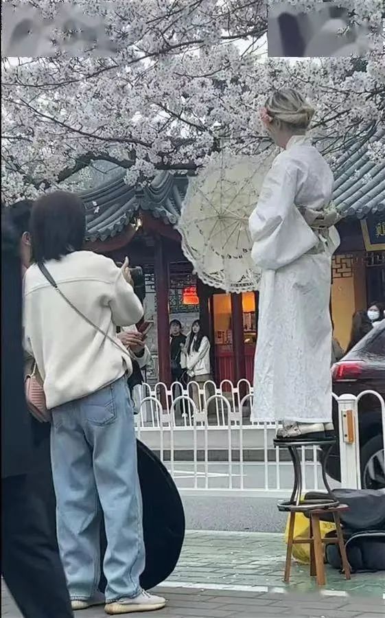 高校谈男生盗照片造谣,法治热点早知道罪大恶极