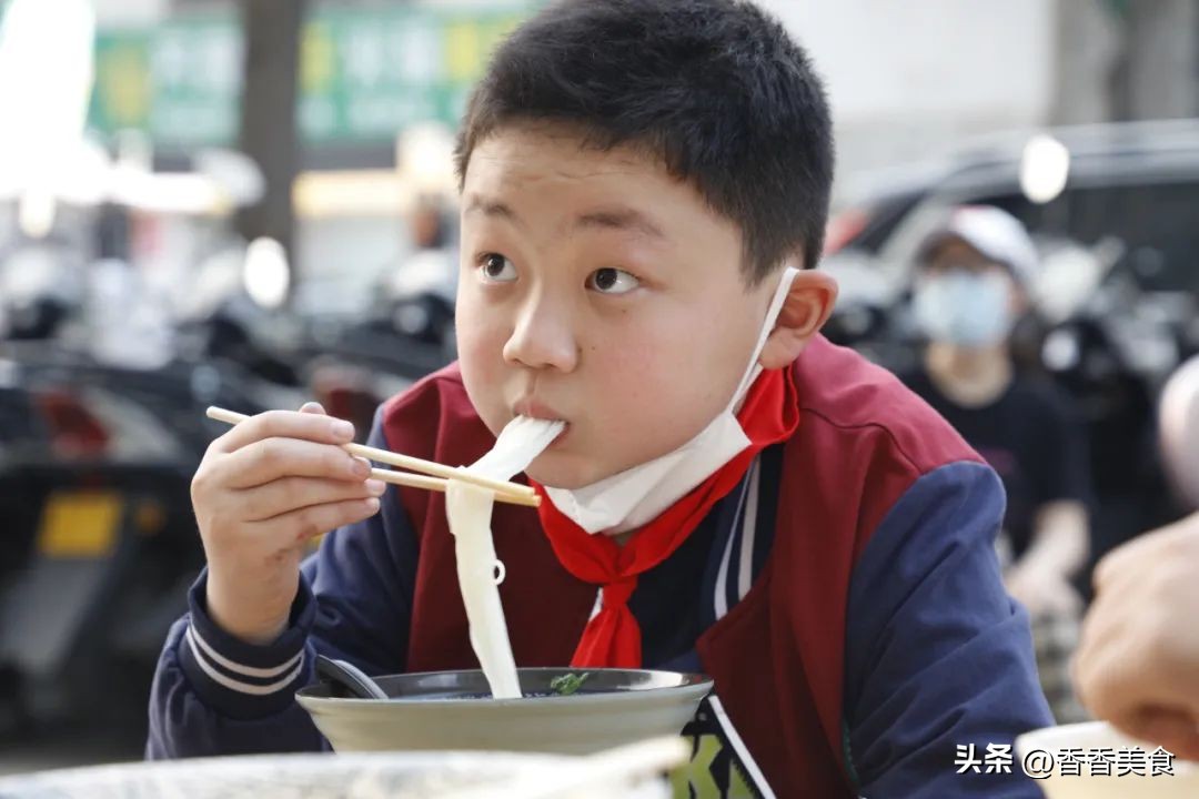 50元吃遍街边特色小吃,方便成本低的街边小吃有哪些