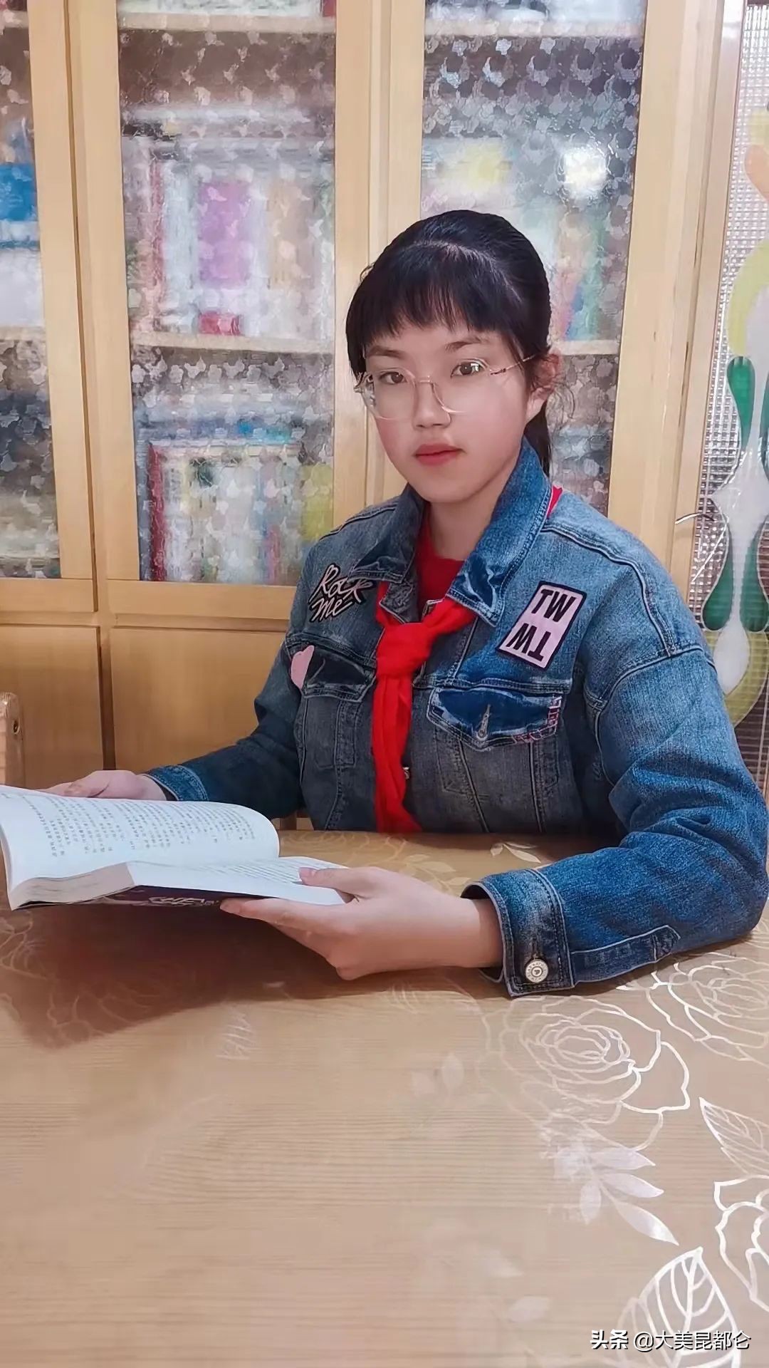 鏄嗛兘浠戝尯鏂版椂浠ｅソ灏戝勾,蹇潵鐪嬬湅鏄皝瀹剁殑濞冨▋