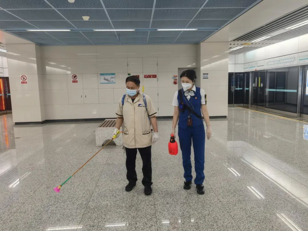 找到了，他叫杨磊！