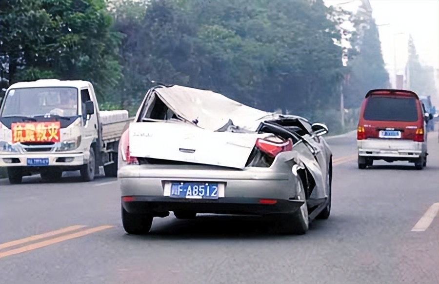 汶川地震中幸存的车,08年汶川地震留下的车