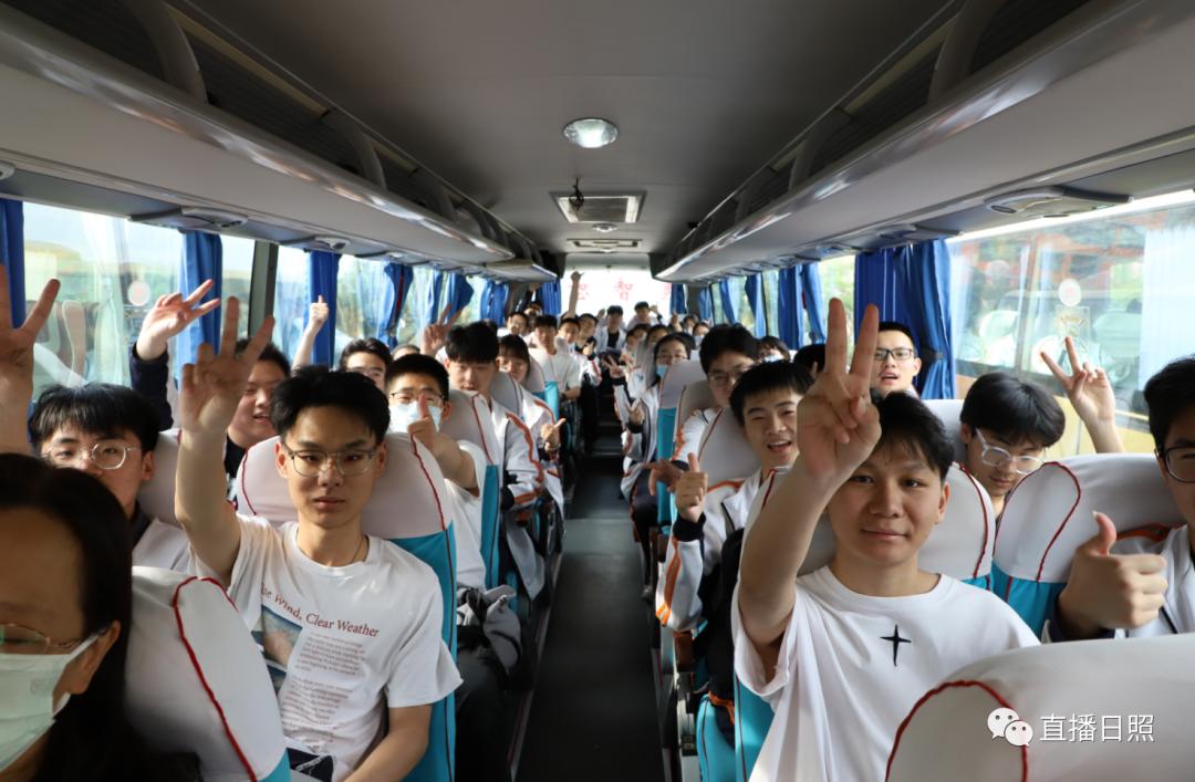 直击2023高考现场暖人瞬间,直击2023高考场外实拍视频