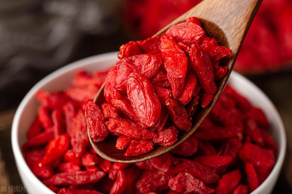 枸杞补肾是真的吗医生解答,枸杞泡水喝补肾的正确方法